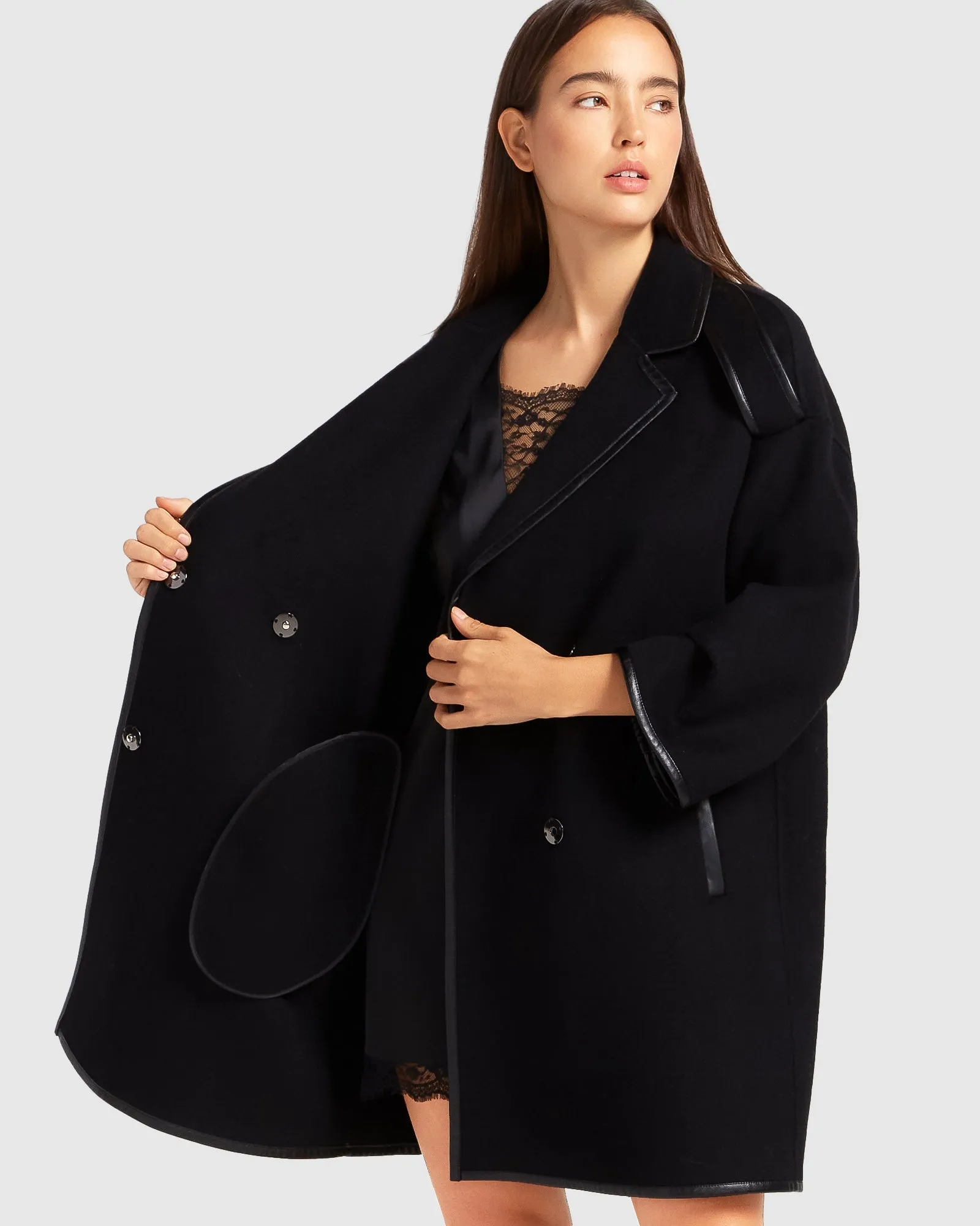 Incomplete Kiss Trimmed Coat - Black