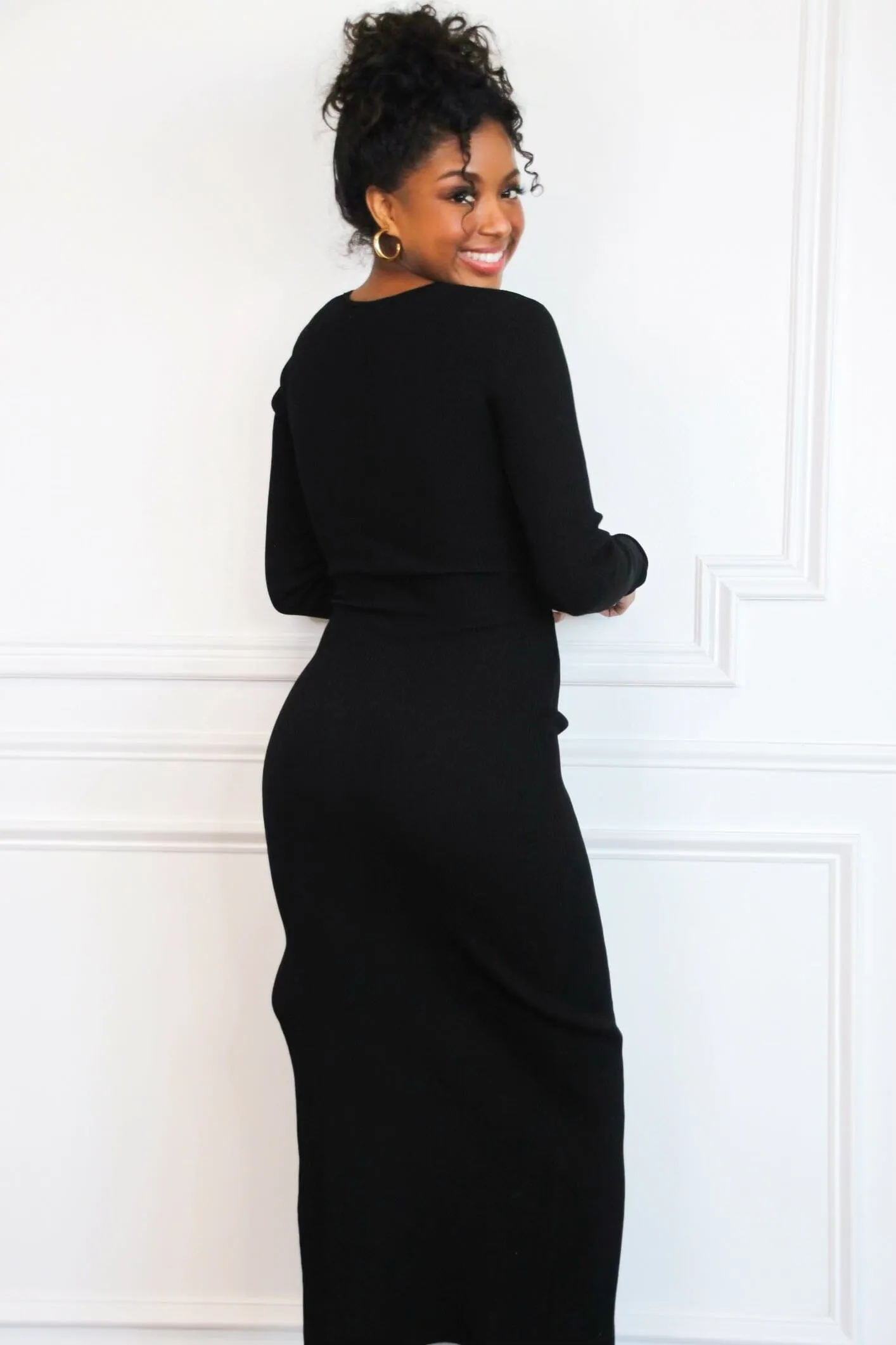 Modern Fall Cutout Ribbed Sweater Midi Dress: Black